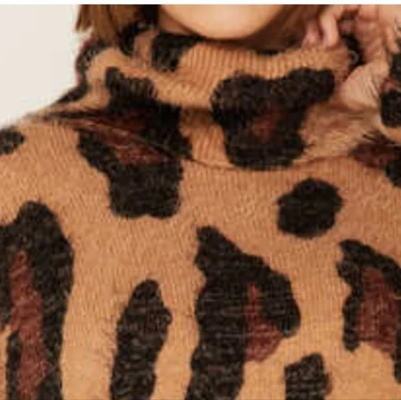 Show Me Your Mumu Women's Cheetah Fever Sweater Medium - Picture 4 of 9